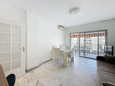 Coin salon dans l'établissement 47m2 - climatisation, carré d'or