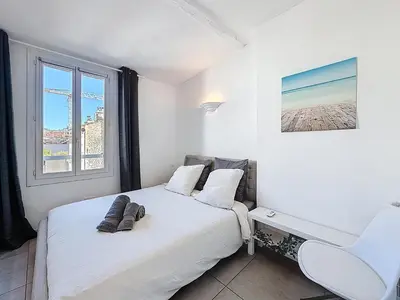 Un ou plusieurs lits dans un hébergement de l'établissement Vue mer 50 m plage et Croisette Cannes centre