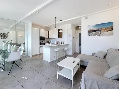 Cuisine ou kitchenette dans l'établissement Vue mer 50 m plage et Croisette Cannes centre