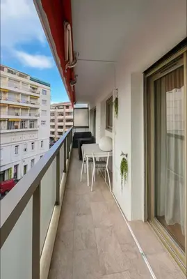 Balcon ou terrasse dans l'établissement Appartement rue D'antibes