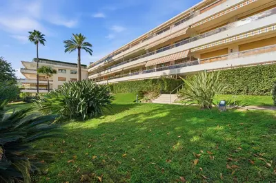 Jardin de l'établissement La Rose des Vents - Cannes