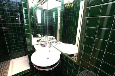 Salle de bains dans l'établissement Centre névralgique de Cannes - Accès à pied au Palais et à la plage