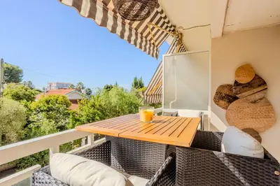 Balcon ou terrasse dans l'établissement Bright A-C apartment with sea view - Antibes
