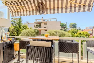 Balcon ou terrasse dans l'établissement Bright A-C apartment with sea view - Antibes