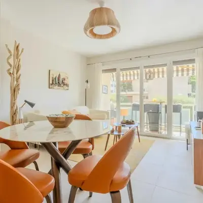 Bright A-C apartment with sea view - Antibes