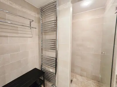 Salle de bains dans l'établissement 86m2, spacieux, 2 chambres, à 1 min de la plage