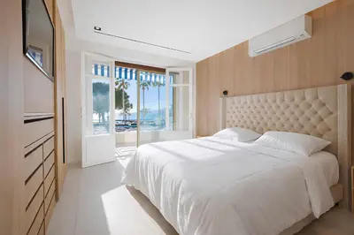 Un ou plusieurs lits dans un hébergement de l'établissement Celestre Croisette - Appartement de Luxe Croisette avec Terrasse et Vue Mer