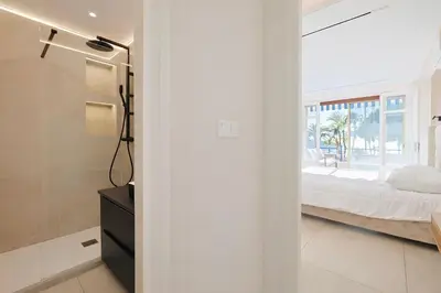 Un ou plusieurs lits dans un hébergement de l'établissement Celestre Croisette - Appartement de Luxe Croisette avec Terrasse et Vue Mer