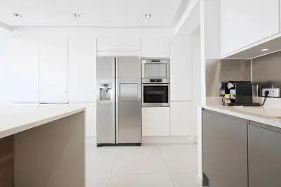 Cuisine ou kitchenette dans l'établissement Reflet Croisette - Luxury Apartment with Terrace and Sea View