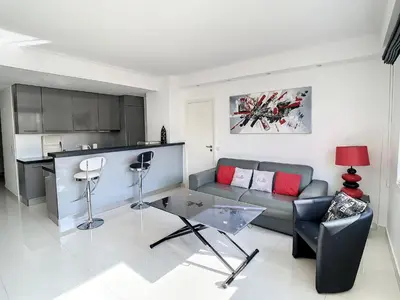 Cuisine ou kitchenette dans l'établissement Luxueux appartements idéalement situés en plein centre ville de Cannes