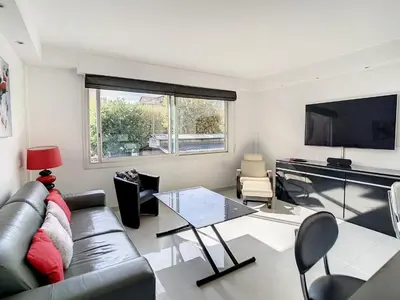 Coin salon dans l'établissement Luxueux appartements idéalement situés en plein centre ville de Cannes