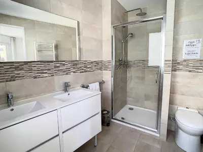 Salle de bains dans l'établissement Appartements Medicis