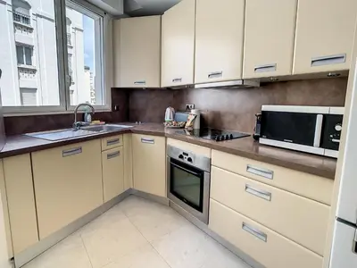 Cuisine ou kitchenette dans l'établissement Appartements Cannes Centre : Rond Point Duboys d'Angers