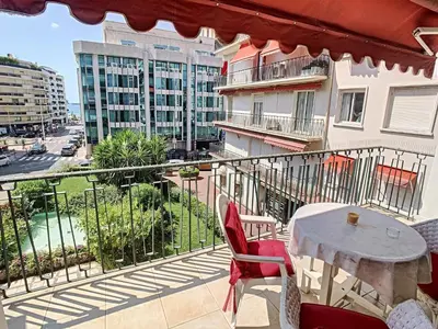 Balcon ou terrasse dans l'établissement Appartements Cannes Centre : Rond Point Duboys d'Angers
