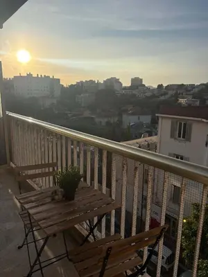 Balcon ou terrasse dans l'établissement Bel appartement renove avec balcon Antibes centre