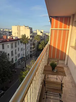 Balcon ou terrasse dans l'établissement Bel appartement renove avec balcon Antibes centre