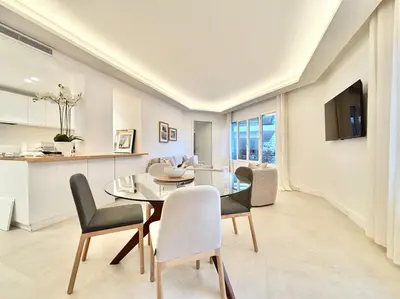 Télévision ou salle de divertissement dans l'établissement Cannes 2x2 bedrooms apartment - 24P3