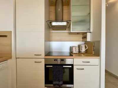 Cuisine ou kitchenette dans l'établissement Le Marco Polo SCLS - Wifi, Climatisation, Vue Mer