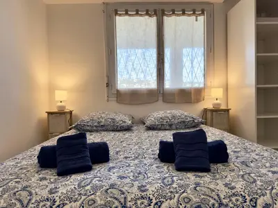 Un ou plusieurs lits dans un hébergement de l'établissement Le Marco Polo SCLS - Wifi, Climatisation, Vue Mer