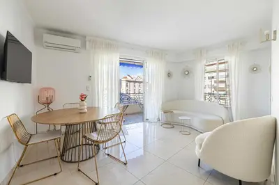 Coin salon dans l'établissement Splendid apartment a-c 2BR-4P - Sea View