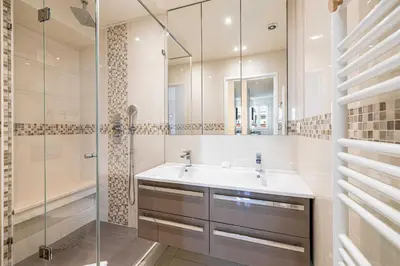 Salle de bains dans l'établissement Splendid apartment a-c 2BR-4P - Sea View