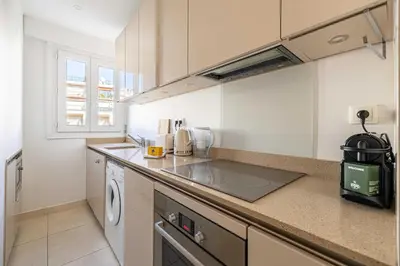 Cuisine ou kitchenette dans l'établissement Splendid apartment a-c 2BR-4P - Sea View