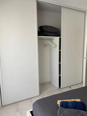 Un ou plusieurs lits dans un hébergement de l'établissement Dream vacation Apartment - Sea view, Pool, Park, 2 Min Walk to Beach, Parking