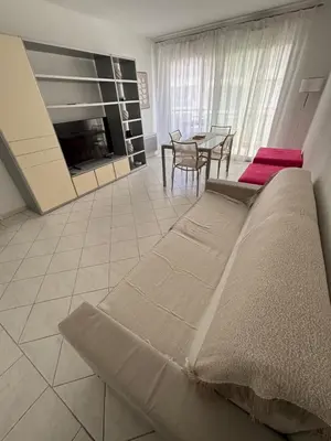 Coin salon dans l'établissement Dream vacation Apartment - Sea view, Pool, Park, 2 Min Walk to Beach, Parking