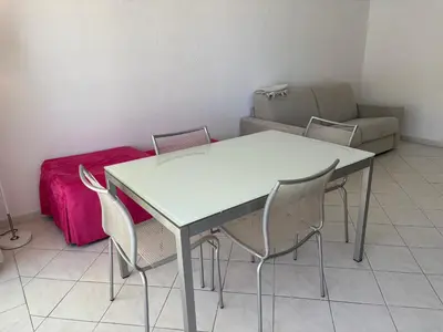Coin salon dans l'établissement Dream vacation Apartment - Sea view, Pool, Park, 2 Min Walk to Beach, Parking