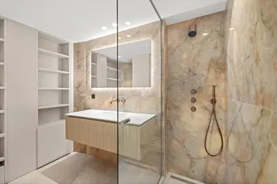 Salle de bains dans l'établissement REF 2042 - Cannes Croisette - Appartement à louer