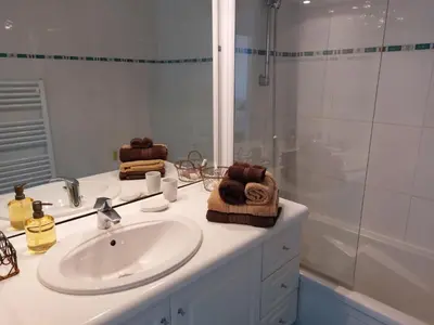 Salle de bains dans l'établissement Apartment Die Gärten von Antibes by Interhome
