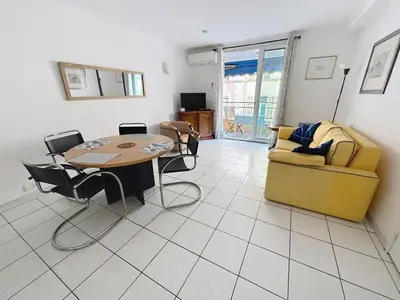 Coin salon dans l'établissement 2 bedroom Pradignac 305