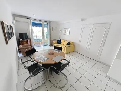 Télévision ou salle de divertissement dans l'établissement 2 bedroom Pradignac 305