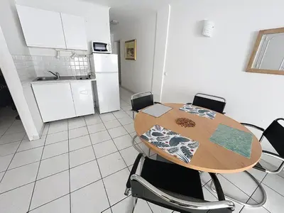 Cuisine ou kitchenette dans l'établissement 2 bedroom Pradignac 305