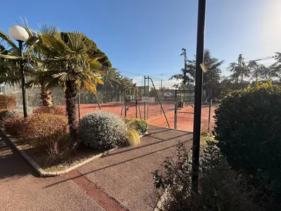 Tennis ou squash au sein de la maison de vacances ou à proximité