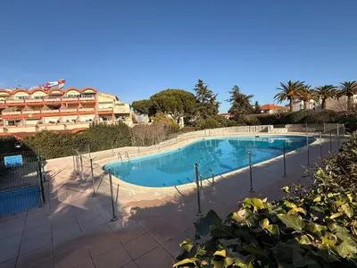 Piscine de l'établissement Apartment with garden and pool access ou située à proximité