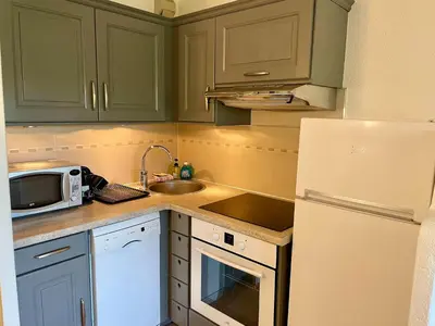 Cuisine ou kitchenette dans l'établissement Apartment with garden and pool access