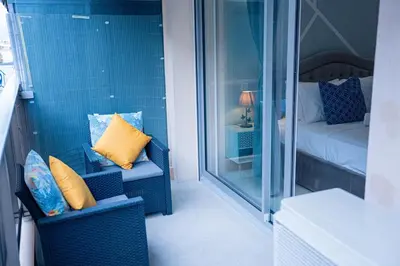 Coin salon dans l'établissement Prestigious 2p - 10 min near beaches - Air conditioning - Garage