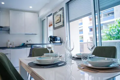 Coin salon dans l'établissement Prestigious 2p - 10 min near beaches - Air conditioning - Garage