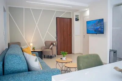 Télévision ou salle de divertissement dans l'établissement Prestigious 2p - 10 min near beaches - Air conditioning - Garage