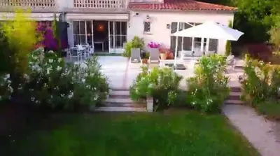 Jardin de l'établissement Elegant 3-BR Cannes Garden Condo - 5 Min Walk to Beach - behind Martinez