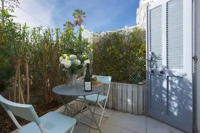 Jardin de l'établissement Louison balcony, quiet area, 7mn from beach
