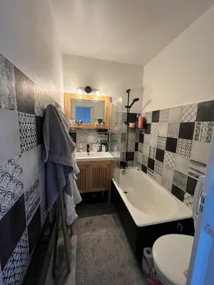 Salle de bains dans l'établissement Studio lumineux avec terrasse & piscine