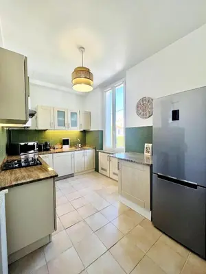 Cuisine ou kitchenette dans l'établissement Appartement Calme Proche Plages