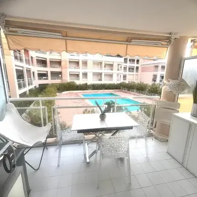 Escapade cote d'azur T1 pour 4 avec piscine & garage lumineux à golfe-juan