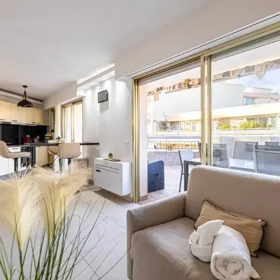 Apt with terrace and sea view 2min from the beach