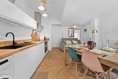 Cuisine ou kitchenette dans l'établissement Coeur de ville - A 300m des plages - Parking - FN