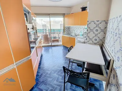 Cuisine ou kitchenette dans l'établissement Appartements derrière Croisette