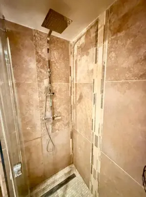 Salle de bains dans l'établissement Juan Les Pins proximité mer appartement 4 personnes