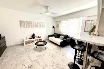 Coin salon dans l'établissement Juan Les Pins proximité mer appartement 4 personnes